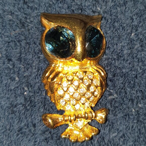 ✨ 1.75’’ Vintage Elegance Blue Crystal Gold Tone Owl Brooch ✨ - Picture 1 of 12